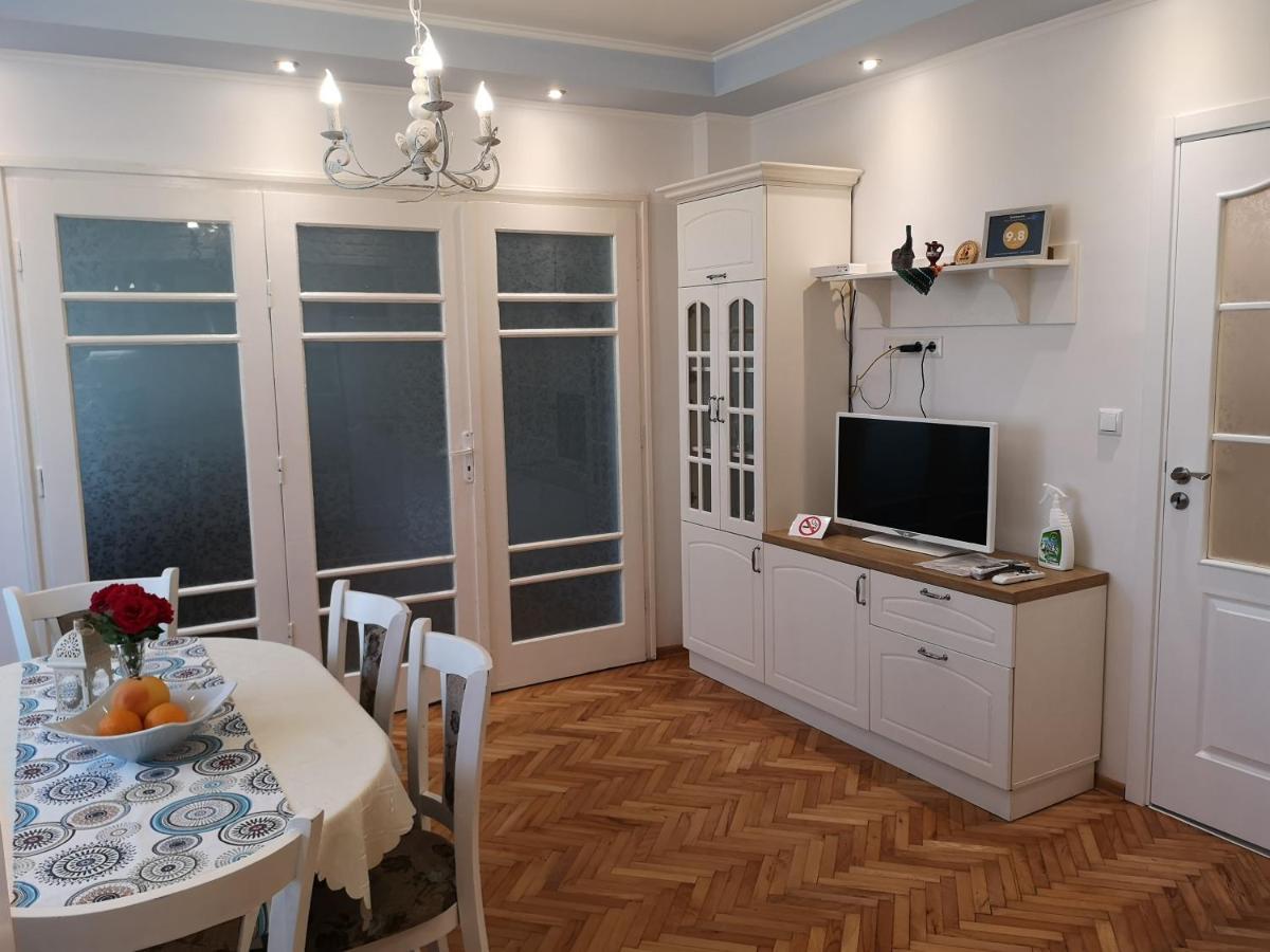 Central Varna Apartment - Lets4Holiday Exterior photo