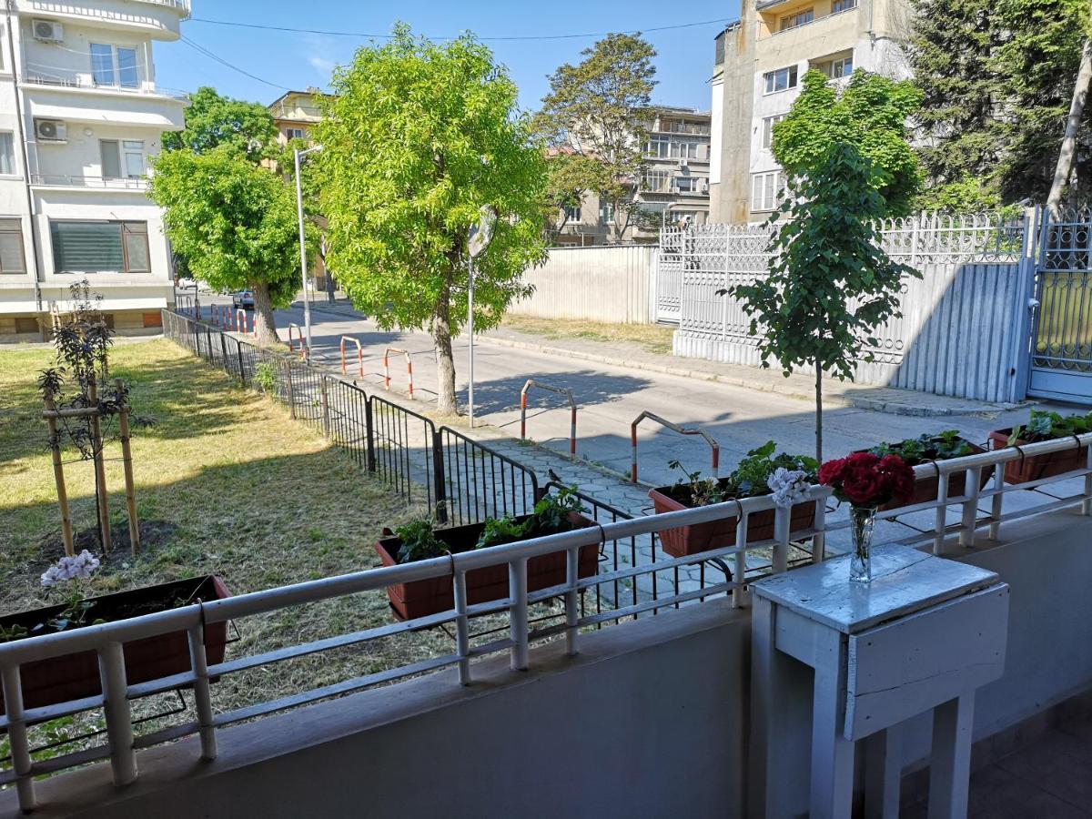 Central Varna Apartment - Lets4Holiday Exterior photo