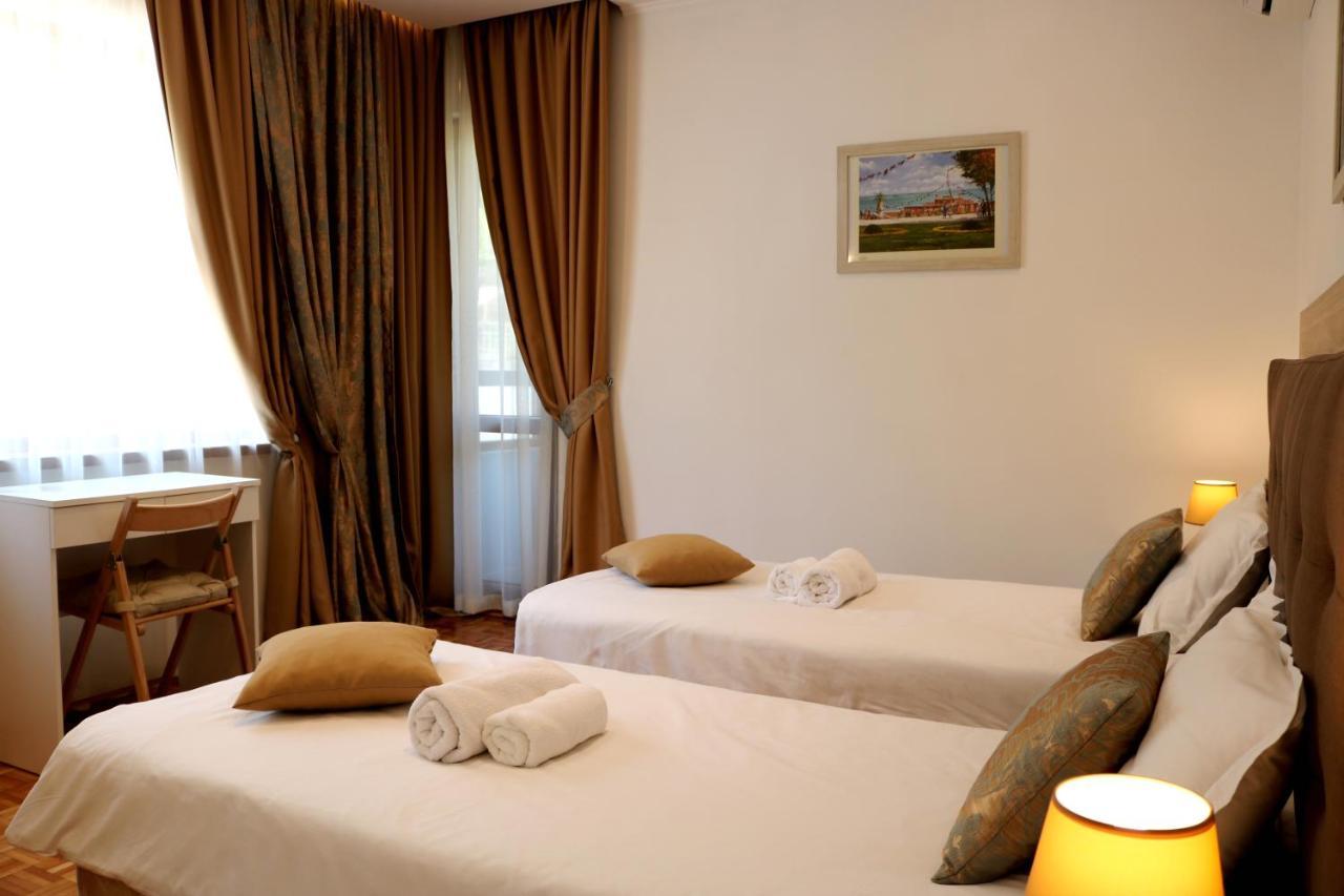 Central Varna Apartment - Lets4Holiday Exterior photo