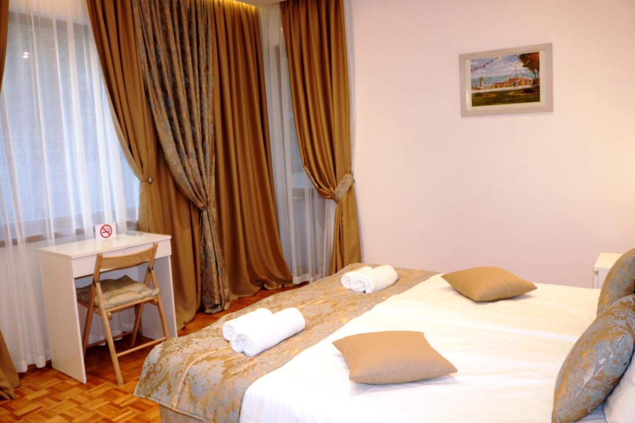 Central Varna Apartment - Lets4Holiday Exterior photo