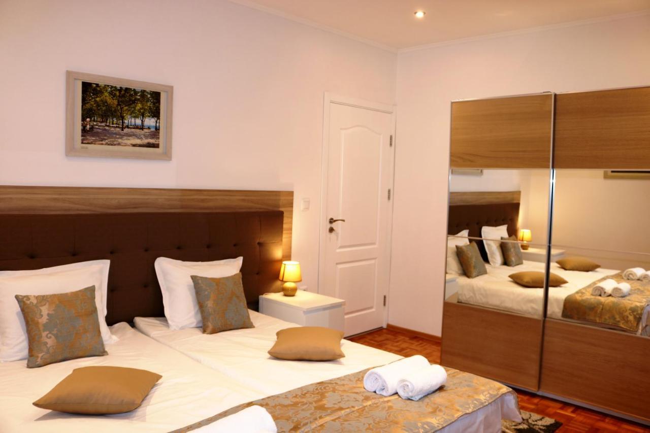 Central Varna Apartment - Lets4Holiday Exterior photo